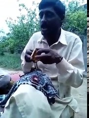 ماچس کی ڈبیا بجا کر گانے والا گلوکار بڑے کمال کا فن کار ہے --