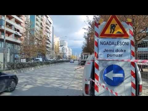 Ora News - Sistemohet kanalizimi i ujrave në rrugën e Kavajës