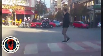 Video/ E kujt është makina luksoze që policët e ‘Shqiponja’ tremben ta gjobisin?