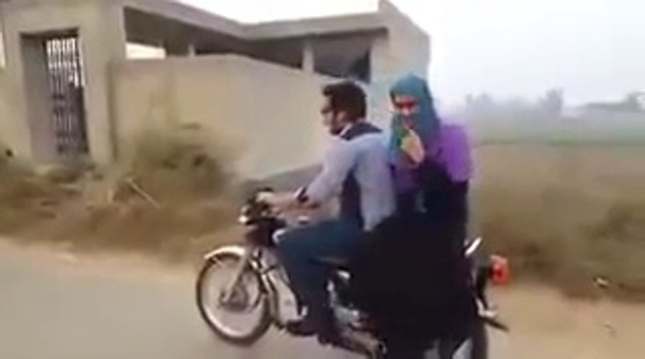 Ha Ha Latest Trick To Take Lift From Motorcycle Rider - Funny Videos -Funny Clips