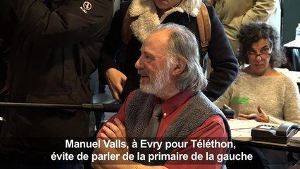 A Evry pour le Téléthon, Valls évite de parler de la primaire