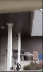 Une cachette secrete dans le jardin de cet homme