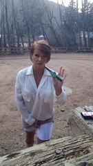 Une femme sexy très bien équipée