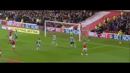 Dois penáltis, duas expulsões e nem assim lá ia o Nottingham Forest