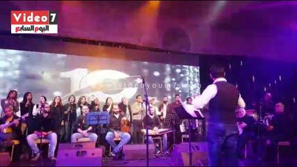 بشرى تقدم حفل "بروموميديا".. وفرقة "أيامنا الحلوة" تغنى "إعلانات زمان"