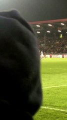 Rugby : Un streaker sur la pelouse pendant Lyon-Castres