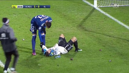 Pétard sur Anthony Lopes (FC Metz - Lyon)