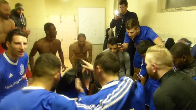 UGA LYON-DECINES (SENIORS1) - MOS-3 RIVIERES F.C 1 - 0 La joie dans les vestiaires après cette victoire !