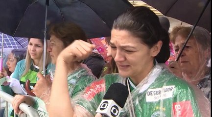 Cortejo com corpos de jogadores em Chapecó