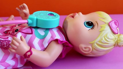 BABY ALIVE SOPHIA BRINCANDO DE MÉDICA