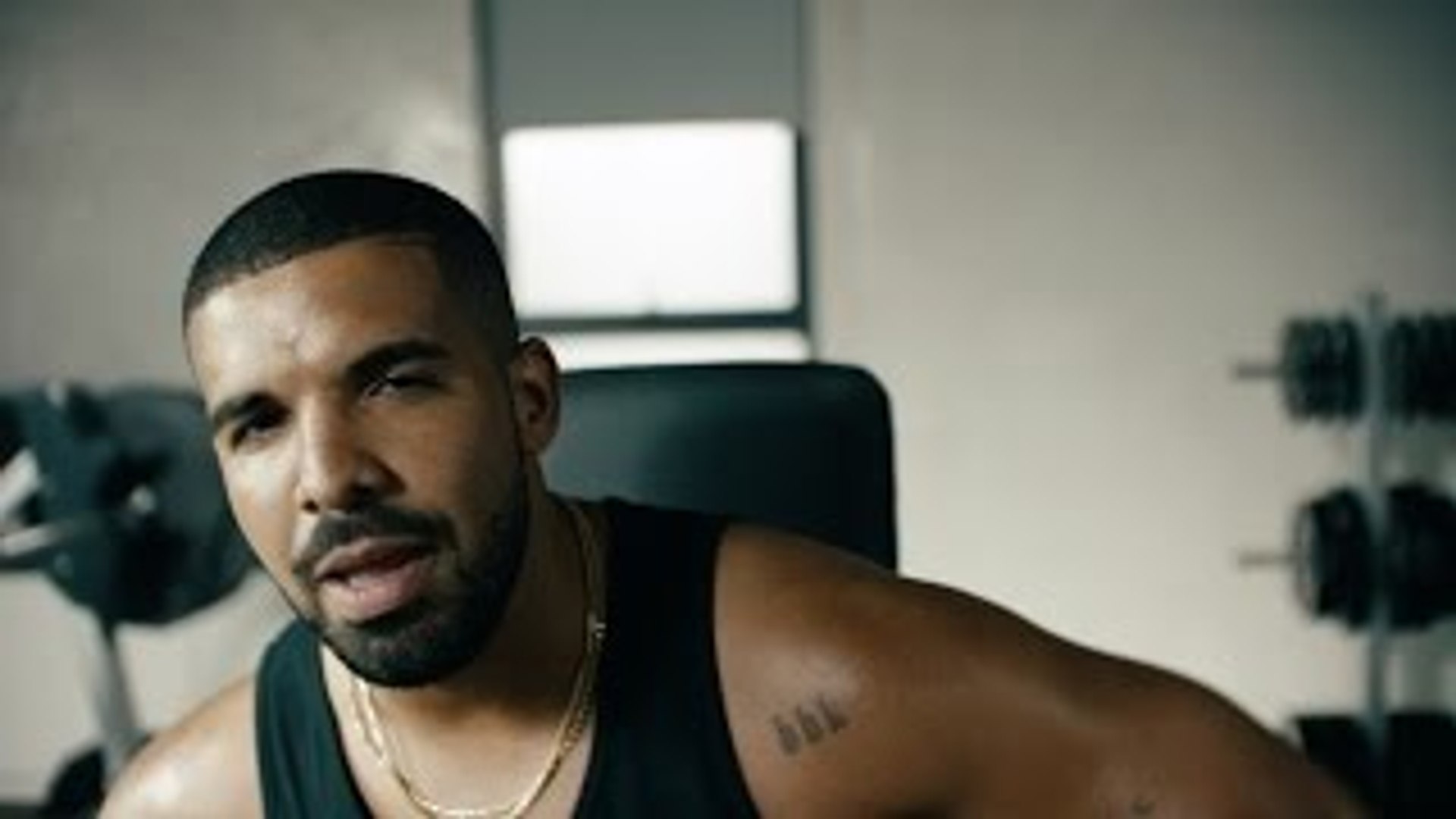 ⁣Apple Music – Drake vs. Bench Press