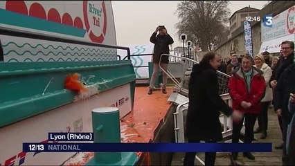 Lyon : une déchetterie fluviale inaugurée