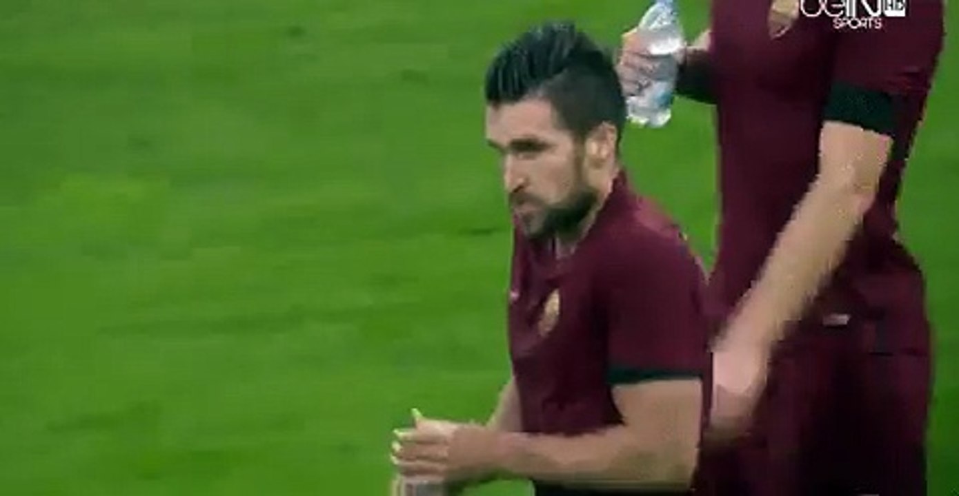 Strootman splashed some water at lazio players, for which he received back