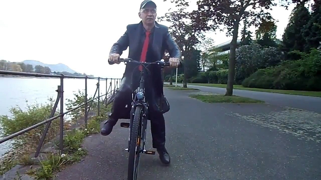 Mit dem Fahrrad am Rhein unterwegs von Drachenfels nach Bonn flv
