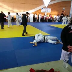 Coralie combat qui lui donne la ceinture noire