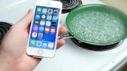 Dropping an iPhone SE in Boiling Hot Water!