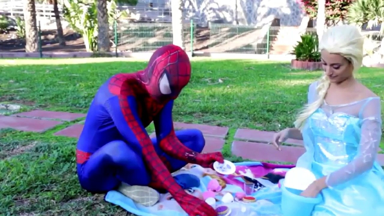 SPIDERMAN FROZEN VS VENOM VS JOKER VS REINE DES NEIGES ELSA