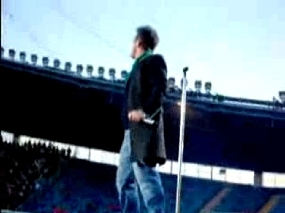 Robbie... sing for me baby!!