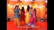Hot Girls Awesome Mehndi Dance on Wedding Show