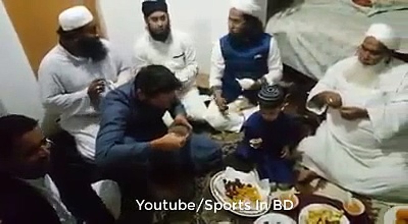 এই না হলে মুসলমান। শহীদ আফ্রিদি ও শাহজাদ টুঙ্গির বিশ্ব ইস্তেমায়। Afridi and Shazad In Tongi ijtema