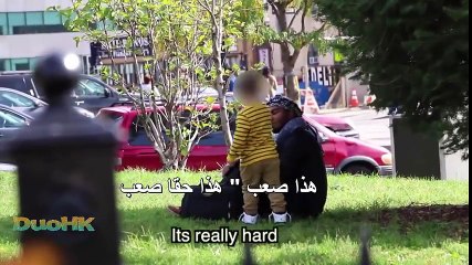 ماذا سيفعل الناس عندما يجلس شاب مسلم بجانبهم وهو يبتسم