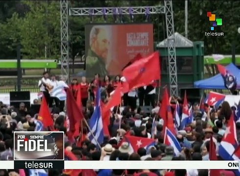 Ciudadanos chilenos rinden homenaje al comandante Fidel Castro