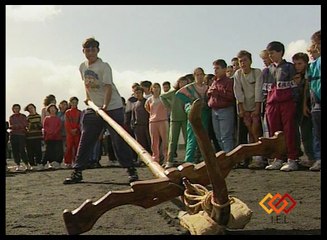 Escolares practicando deportes autóctonos I Tele Volcán  1995