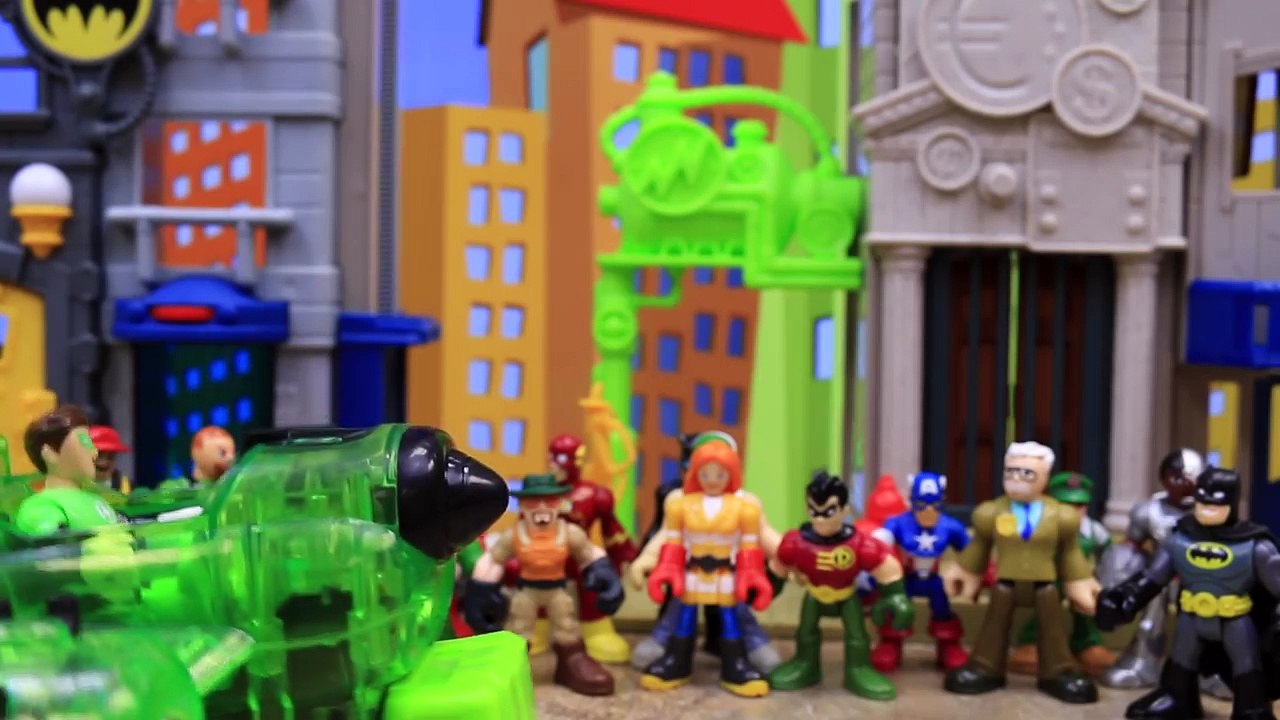 Batman Hosts Show with Green Lantern Jet Toy and the Spiderman Stunt Wing Spider Plane Toys