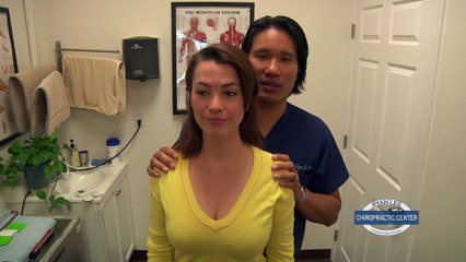 Pub pour un médecin chiropracteur : il fait craquer les meufs