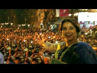 Télécharger la video: Vidya Balan's Grand Opening Of Selfie Point At Ghatkopar In Mumbai - Kahaani 2 Promotions