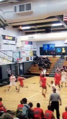 Basket: Le shoot le plus fou de l'année !
