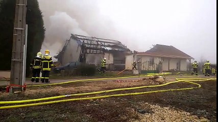 Une maison complètement détruite par les flammes à Flirey (54)