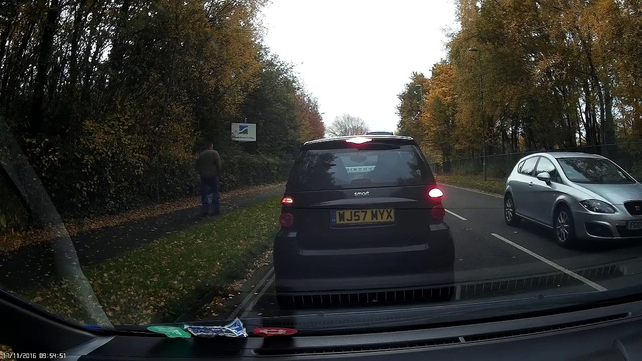 Comment tomber avec classe... Bravo à ce cycliste