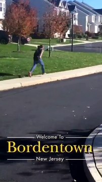 Cet enfant court tous les jours pour rentrer chez lui