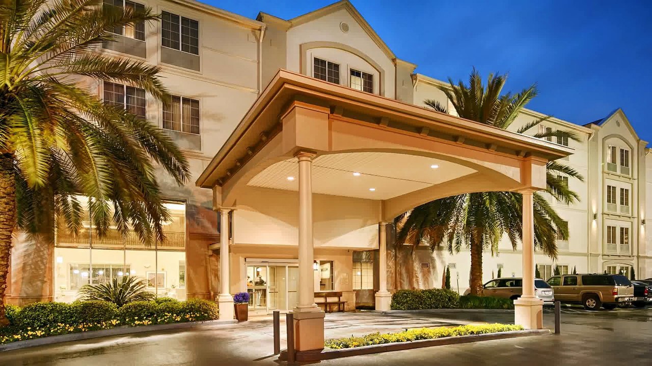 Book Palatial Accommodation For EB Conference 2017