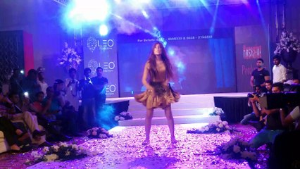Do Peg Maar Dance in Fashion Show At faletti's hotel lahore
