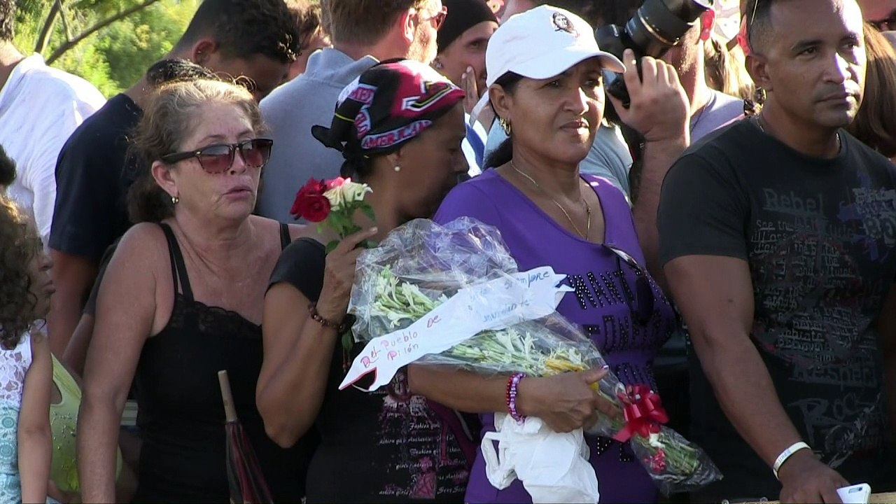 Ende einer Ära: Kubaner tragen Fidel Castro zu Grabe