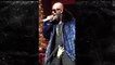 R.Kelly se fait caresser les parties intimes par une fan en plein concert