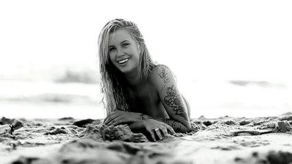 Ireland Baldwin par Doug Inglish (LOVE Advent 2016)