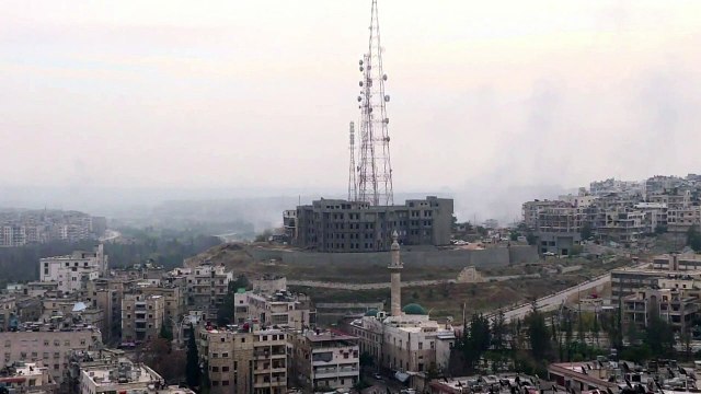 Intenses bombardements du régime syrien à Alep