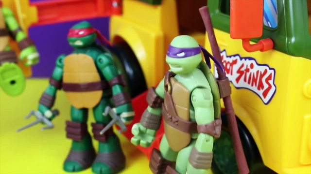 Teenage Mutant Ninja Turtles in the TMNT Party Wagon with Batman Stealing Pizza from Toy Story Woody