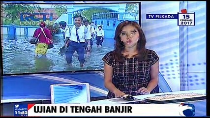 Siswa Ujian Semester Ditengah Banjir