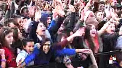 PSY GANGNAM STYLE Paris live flashmob at Trocadero with Cauet (NRJ)