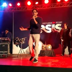 After Bilawal and Atif, Shafaat Ali is Doing Brilliant Mimicry of Shehzad Roy in concert