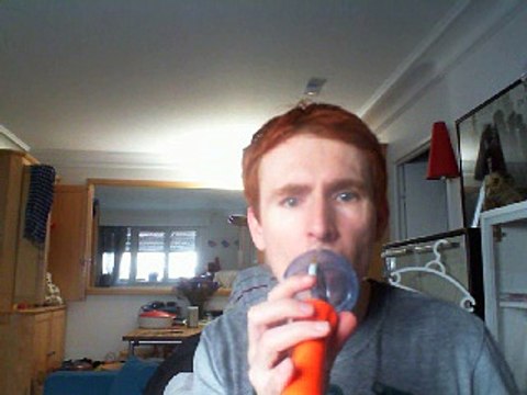 Wiwi égratigne les amoureux des vents publics des Yeux D'La Tête