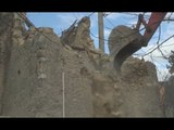 Agricchio di Norcia (PG) - Terremoto, demolizione di un edificio (05.12.16)