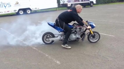 Mettre un moteur de Suzuki GS 1000S sur une pocket bike