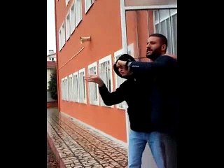 Kamyonları çok seven Ömer'e sürpriz yapan öğretmen.Böyle insanların varlığına şahit olmak, mutluluk verici. Teşekkürler hocam.