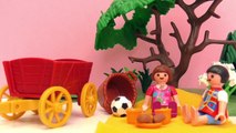 Playmobil Story Lena et Chrissy font un pique-nique dans la forêt féérique