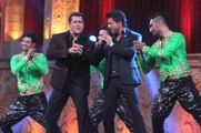 Best Moments : Salman Khan Shahrukh Khan Host Star Screen Awards 2016